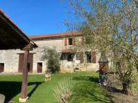 Maison à vendre à Beaulieu-sur-Sonnette, Charente - 156 999 € - photo 1