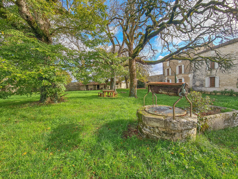 French property for sale in Ligné, Charente - &#8364;593,600 - photo 10