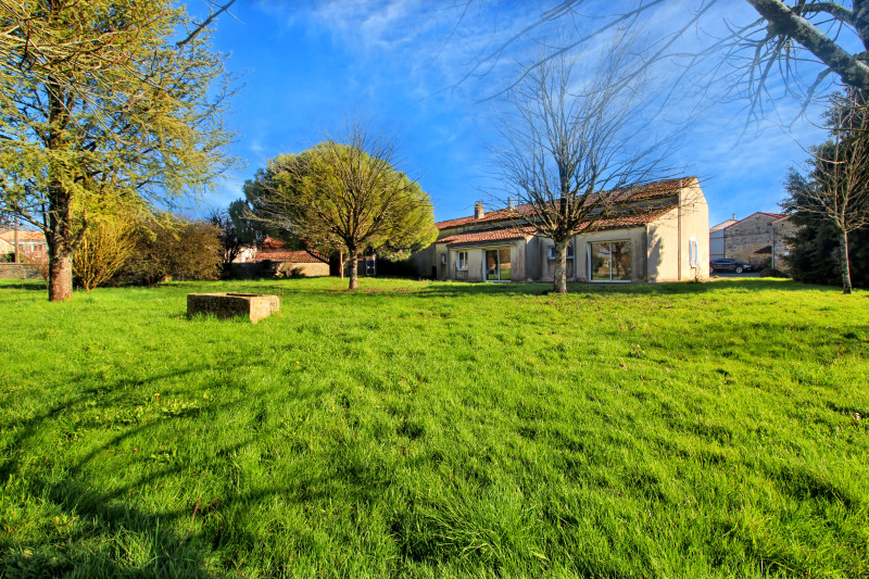 French property for sale in Saleignes, Charente-Maritime - €172,800 - photo 1