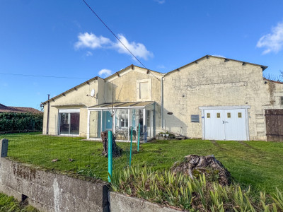 Maison à vendre à Vernoux-en-Gâtine, Deux-Sèvres, Poitou-Charentes, avec Leggett Immobilier