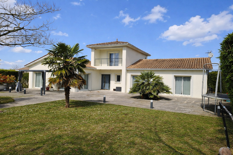 French property for sale in Puymoyen, Charente - €475,000 - photo 1
