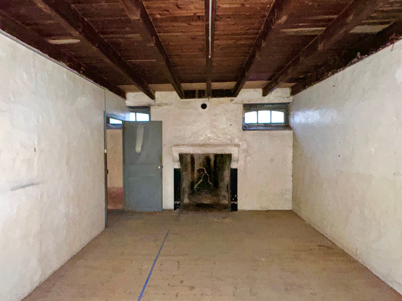 French property for sale in Saint-Léomer, Vienne - €30,000 - photo 4