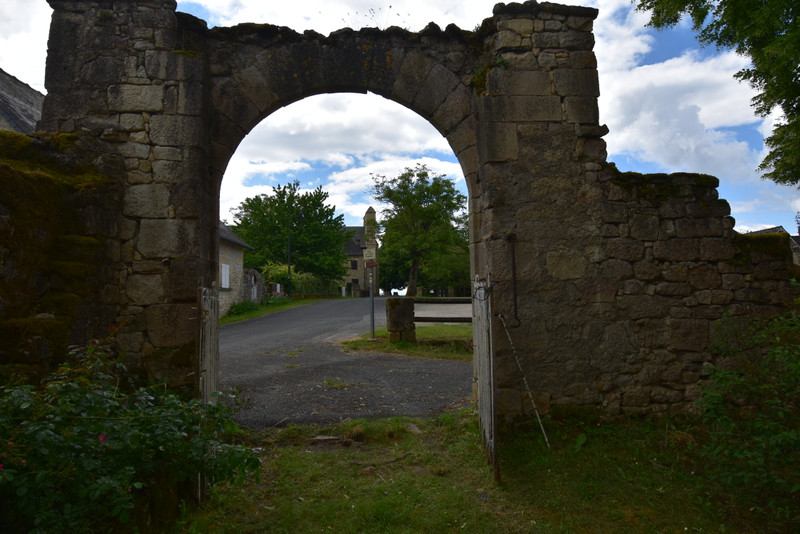 French property for sale in Yssandon, Corrèze - €317,790 - photo 3