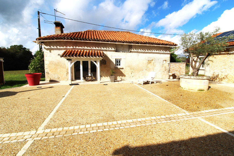 French property for sale in Montrem, Dordogne - €365,000 - photo 2