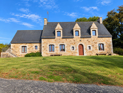 French property for sale in Plounévez-Quintin, Côtes-d'Armor - €524,700 - photo 1