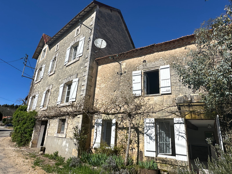 House for sale in BRANTOME Dordogne Charming hamlet residence boasting four bedrooms with an