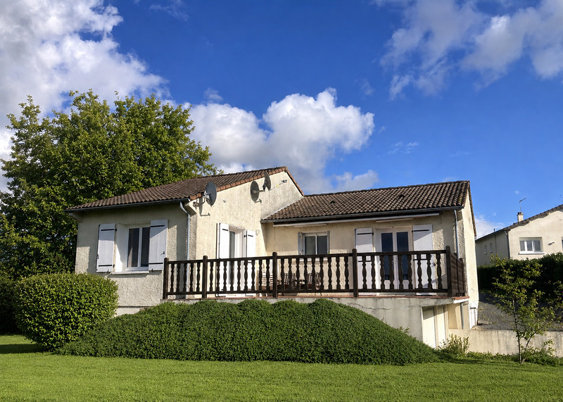 French property for sale in L'Isle-Jourdain, Vienne - €130,000 - photo 0