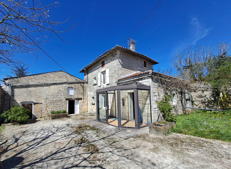 French property for sale in Fontaine-Chalendray, Charente-Maritime - €99,000 - photo 2