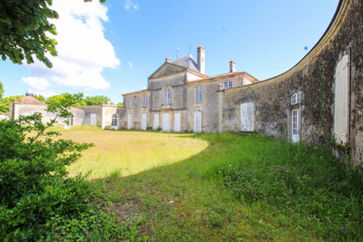 Chateau à vendre à Mazeray, Charente-Maritime, Poitou-Charentes, avec Leggett Immobilier