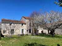 Maison à vendre à Aunac-sur-Charente, Charente - 241.700 € - photo 1