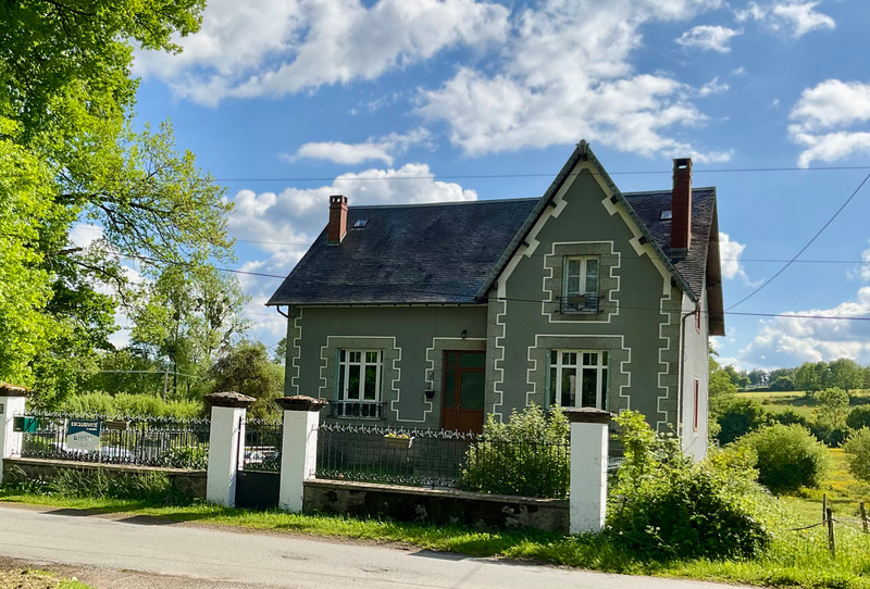 French property for sale in Mérinchal, Creuse - €295,320 - photo 0
