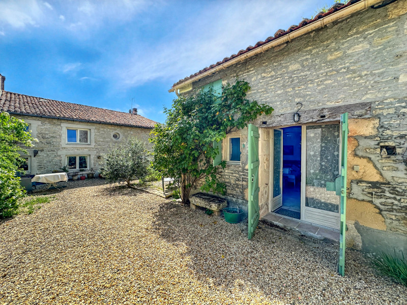 Propriété à vendre à Beauvais-sur-Matha, Charente-Maritime - 299 600 €