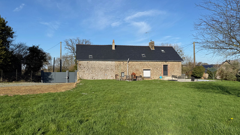 French property for sale in Lassay-les-Châteaux, Mayenne - €172,800 - photo 1