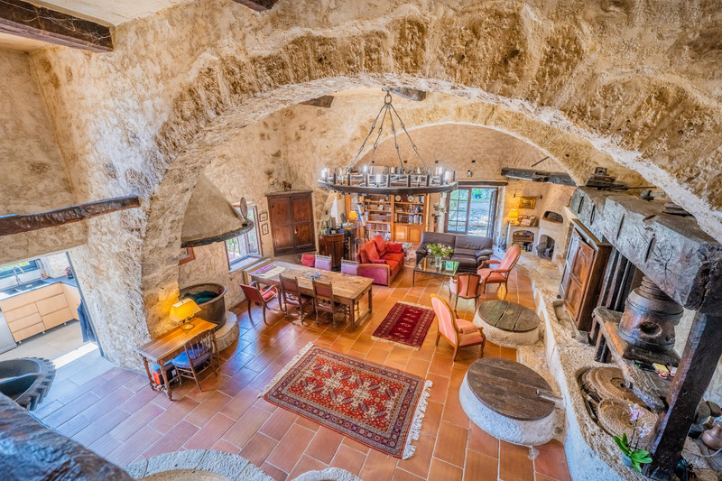 French property for sale in Carros, Alpes-Maritimes - €945,000 - photo 0