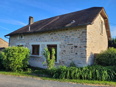 Maison à vendre à Chalais, Dordogne, Aquitaine, avec Leggett Immobilier