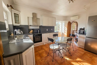 French property for sale in Villeneuve-Loubet, Alpes-Maritimes - €1,250,000 - photo 2