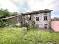 Maison à vendre à Roumazières-Loubert, Charente - 149.000 € - photo 2