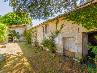 French property for sale in Édon, Charente - €535,000 - photo 5