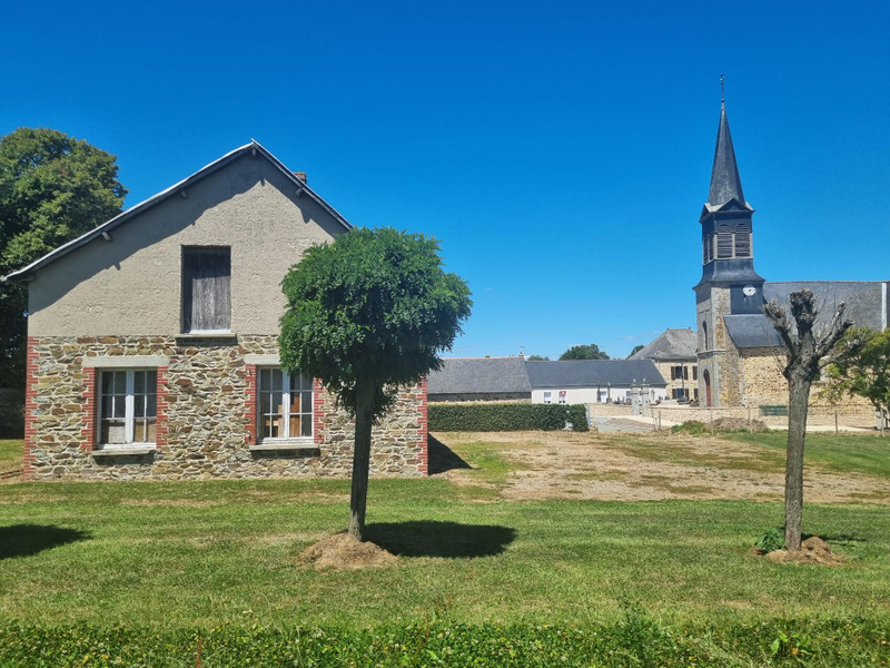 French property for sale in La Selle-Guerchaise, Ille-et-Vilaine - €71,600 - photo 2