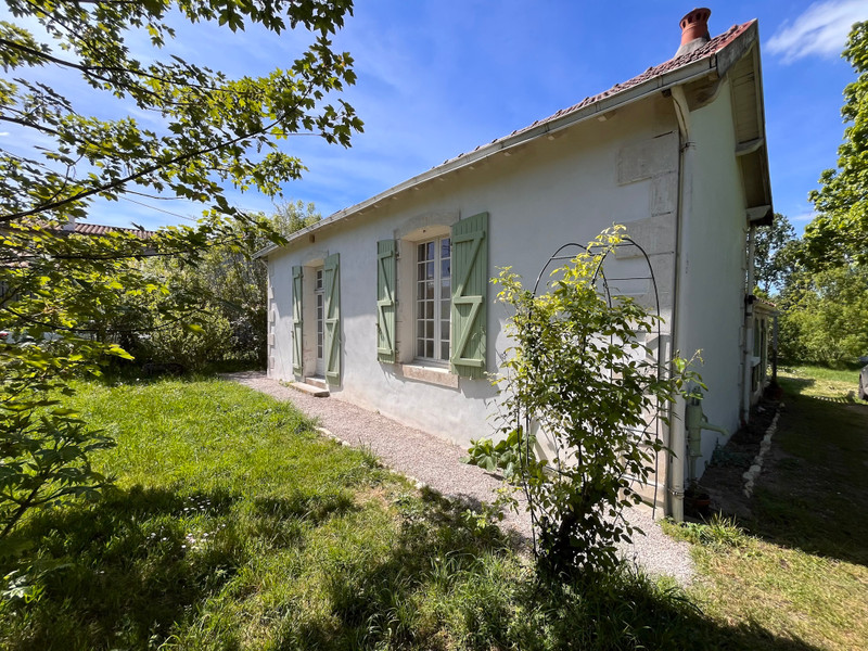 French property for sale in La Ronde, Charente-Maritime - €325,000 - photo 1