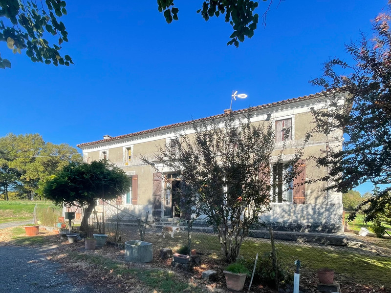 French property for sale in Saint-Palais-de-Négrignac, Charente-Maritime - €141,700 - photo 1