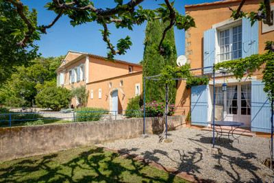 EXCEPTIONAL!!!! Wine estate on 28 hectares of land, featuring a bastide of over 800 m² with 360° views