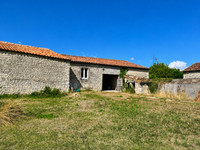 Propriété à vendre à Marcillac-Lanville, Charente - 75 000 € - photo n°5