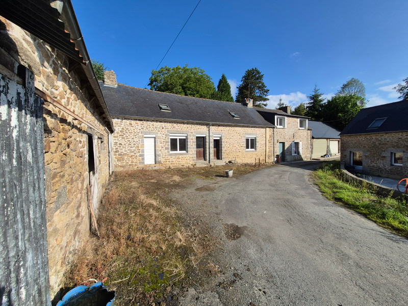 French property for sale in Saint-Carreuc, Côtes-d'Armor - €111,180 - photo 2