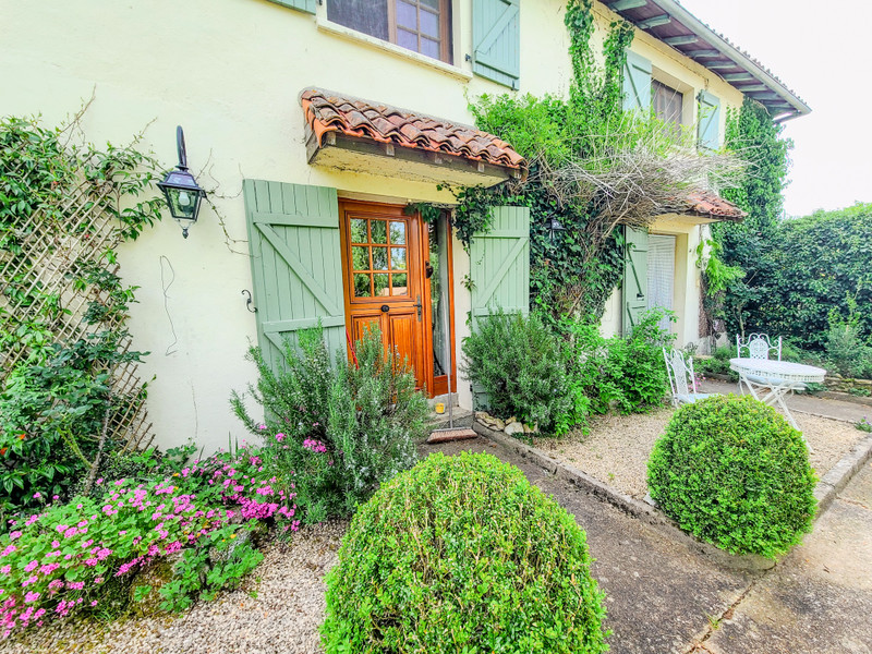 French property for sale in Genouillé, Vienne - €599,000 - photo 0