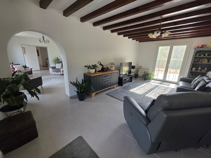 French property for sale in Vouzan, Charente - €266,000 - photo 5