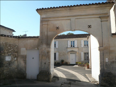 French property for sale in Mérignac, Charente - €477,000 - photo 9