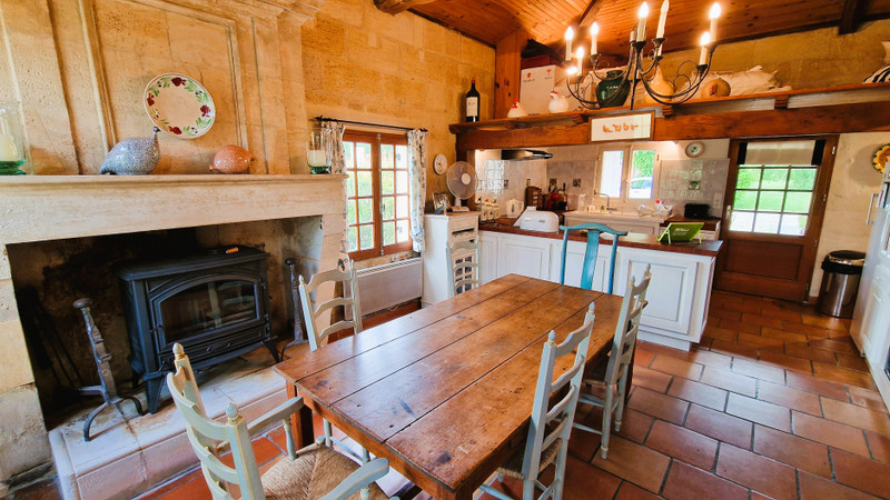 French property for sale in Saint-Christophe-de-Double, Gironde - €599,999 - photo 5