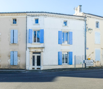 Maison à vendre à Néré, Charente-Maritime, Poitou-Charentes, avec Leggett Immobilier