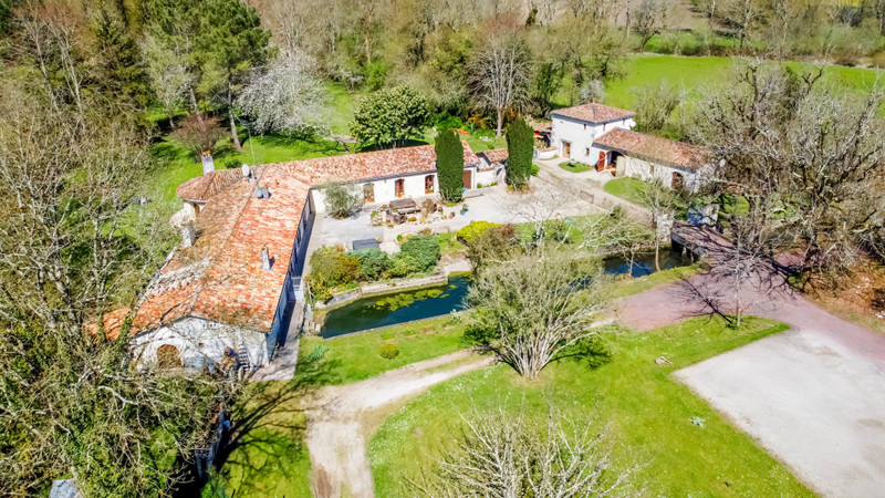 Moulin à vendre à Montmérac, Charente - 583.000 € - photo 1