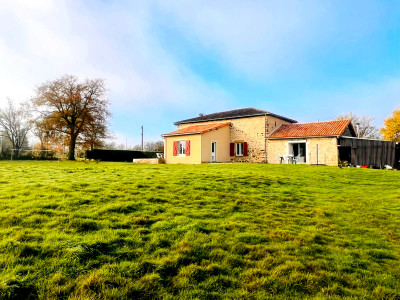 French property for sale in Hiesse, Charente - €192,240 - photo 1