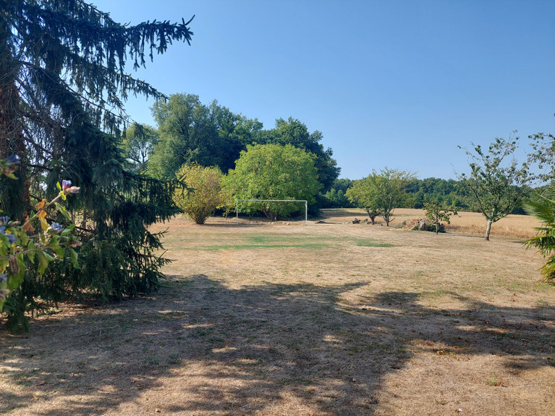 French property for sale in Vouzan, Charente - €265,000 - photo 12
