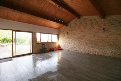 French property for sale in Chives, Charente-Maritime - €245,000 - photo 3