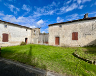 Maison à vendre à Pérignac, Charente-Maritime - 68.000 € - photo 1