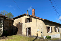 Maison à vendre à Terres-de-Haute-Charente, Charente - 39 899 € - photo 1