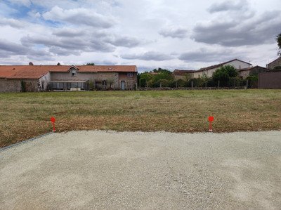 Terrain à vendre à Fontclaireau, Charente, Poitou-Charentes, avec Leggett Immobilier