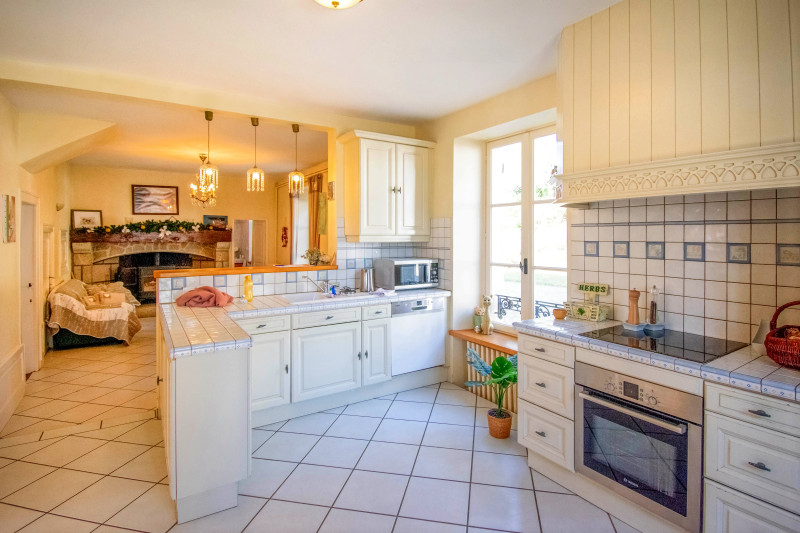 French property for sale in Ussel, Corrèze - €819,000 - photo 6