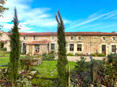 Maison à vendre à Poursac, Charente, Poitou-Charentes, avec Leggett Immobilier