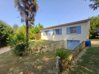 Maison à vendre à Aigre, Charente - 130.800 € - photo 1