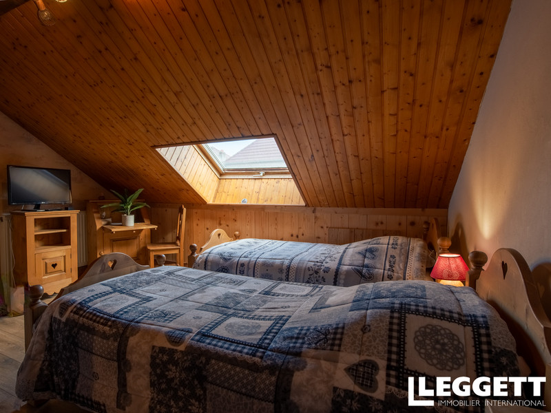 French property for sale in Uzelle, Doubs - €249,800 - photo 12