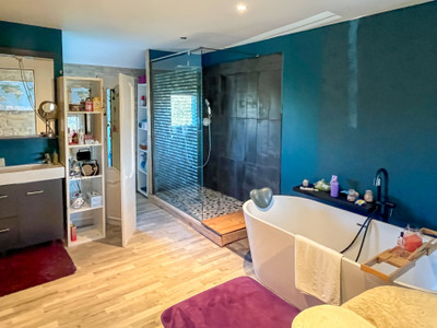 French property for sale in Saint-Fraigne, Charente - €285,140 - photo 6