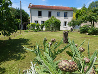Maison à vendre à Coteaux-du-Blanzacais, Charente - 158 000 € - photo 2