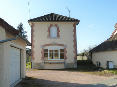 French property for sale in Auzances, Creuse - €103,296 - photo 1