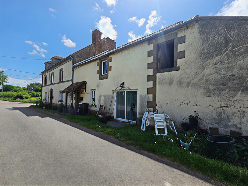French property for sale in Buxières-les-Mines, Allier - €159,800 - photo 1