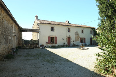 French property for sale in Villiers-le-Roux, Charente - €381,600 - photo 2