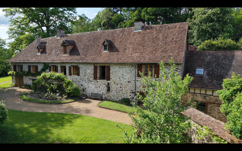 Maison à vendre à Salon-la-Tour, Corrèze - 482.000 € - photo 1